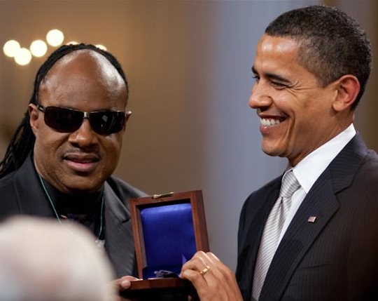 Barack_Obama_presents_Stevie_Wonder_with_Gershwin_Award_crop